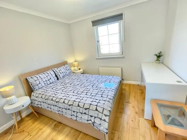 Double Room With Private Bathroom And Parking Edinburgh